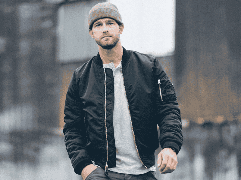 Áo bomber được may bằng nhiều chất liệu