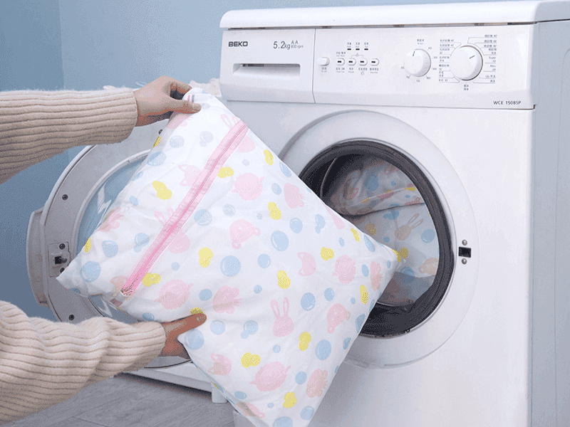  Bỏ vào túi giặt chuyên dụng 