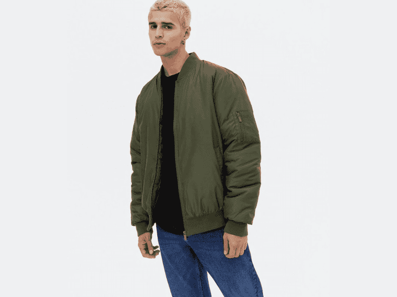 giặt áo khoác áo bomber kaki tông màu đậm, dễ phai màu