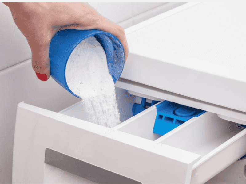 Sử dụng bột giặt đúng tỷ lệ khi giặt máy