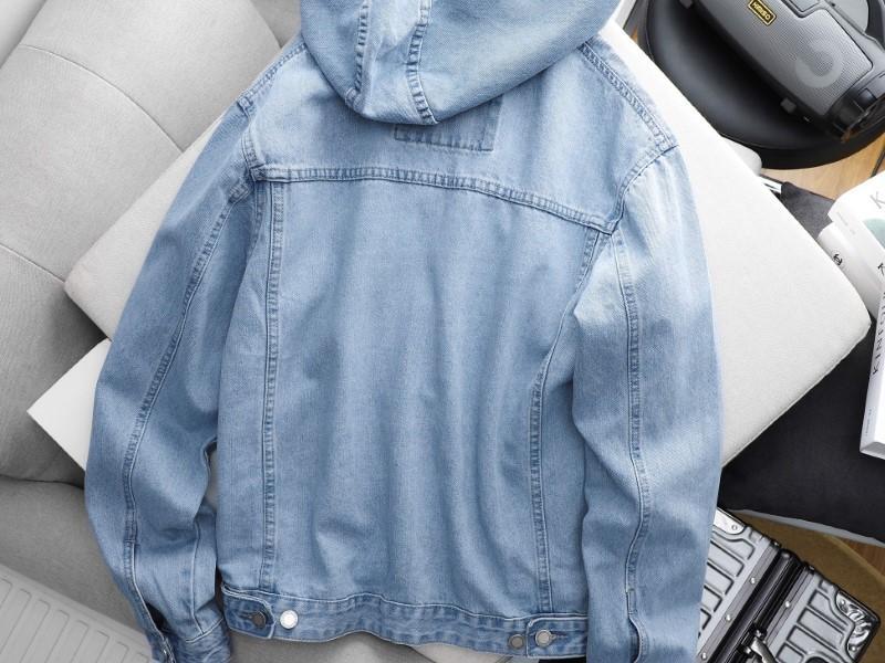 Áo hoodie + Denim thích hợp với các bạn trẻ năng động.