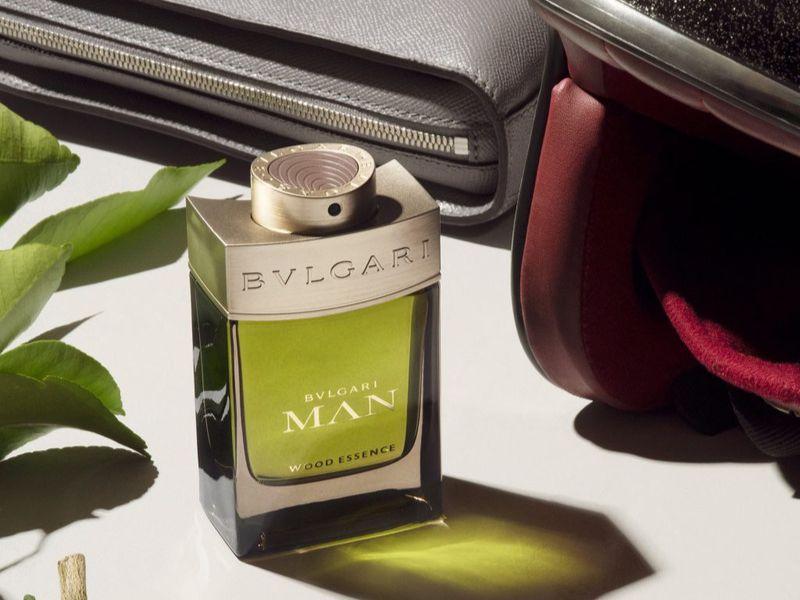 Bvlgari Man Wood Essence for men EDP là sự kết hợp giữa mùi gỗ và hương hoa quả