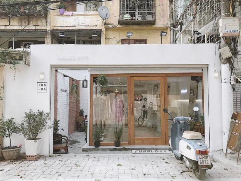 Shop thời trang Charlott trên phố Đặng Văn Ngữ