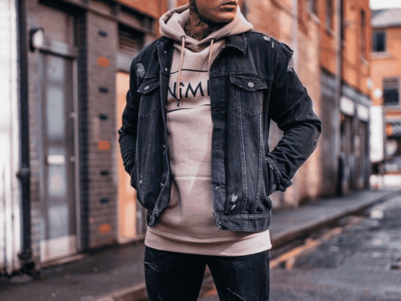 mix áo khoác jean với áo hoodie