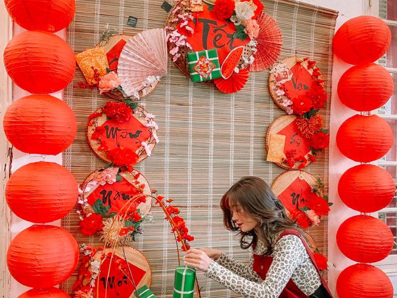 Trang trí Tết với mành tre và phụ kiện