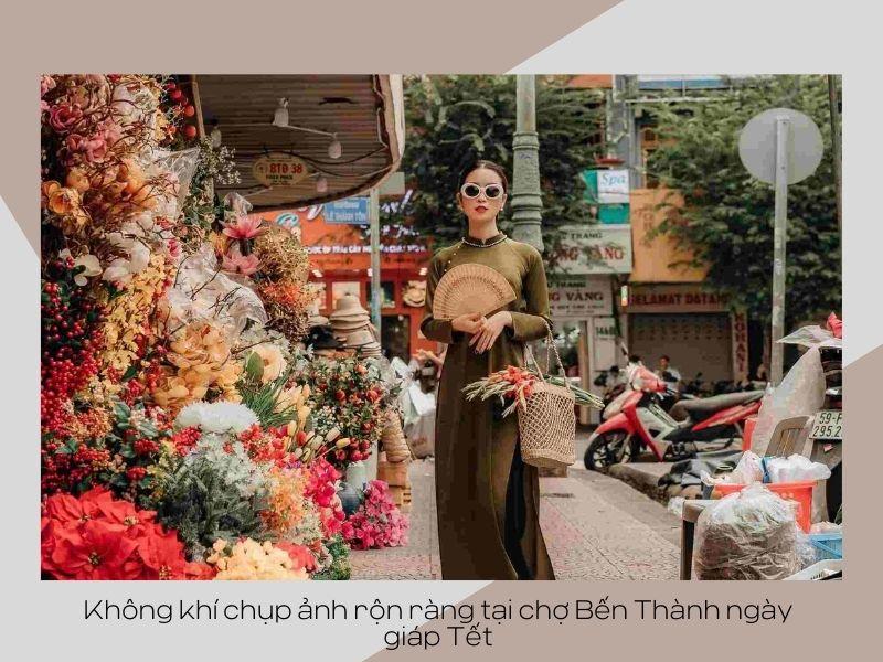 Không khí chụp ảnh rộn ràng tại chợ Bến Thành ngày giáp Tết 
