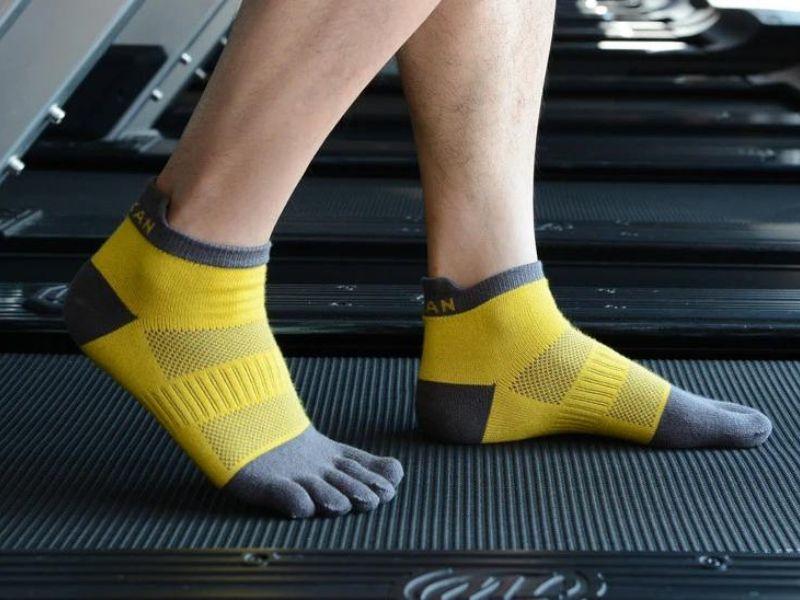 Tất xỏ ngón mang đến cảm giác khá thoải mái khi chạy