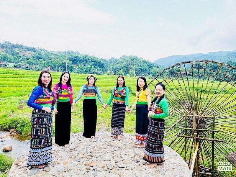Váy của người phụ nữ dân tộc Thái trắng