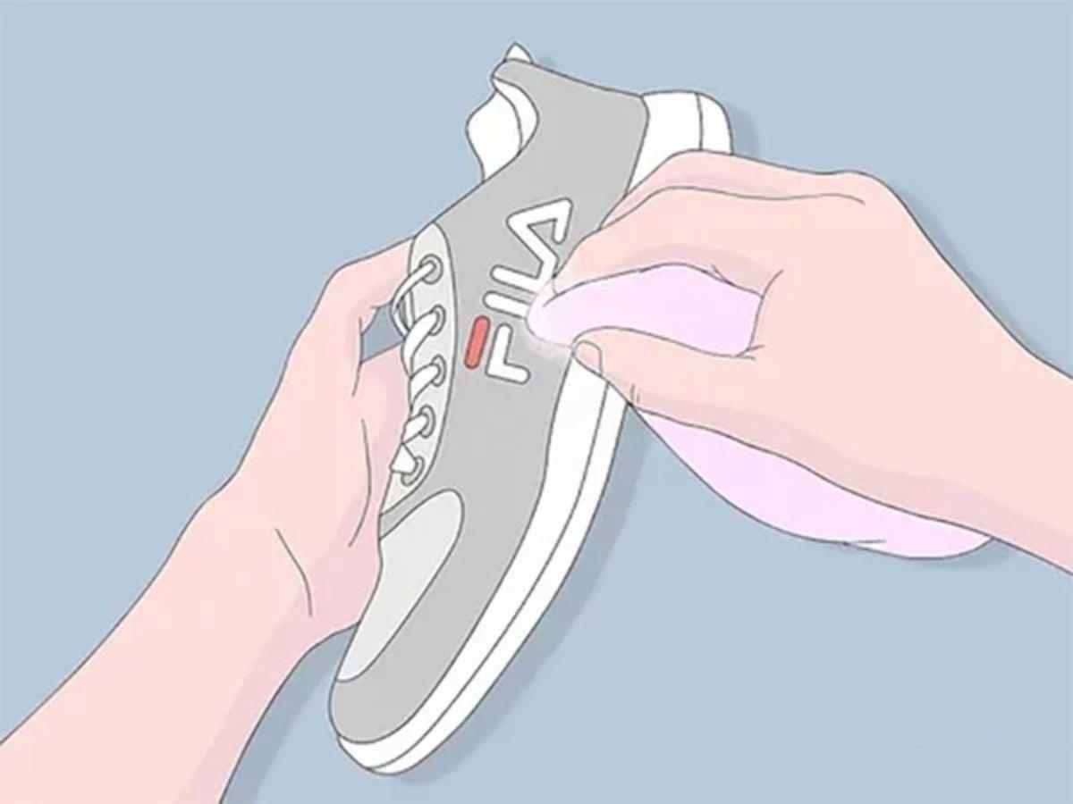 Nhớ vệ sinh giày đúng cách để sử dụng được lâu dài