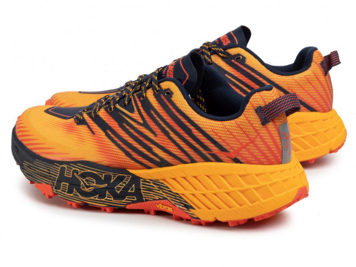Giày chạy Hoka One One Speedgoat. 