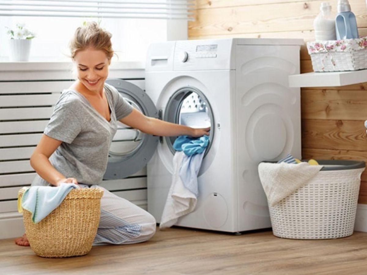 Nên giặt áo sơ mi nam bằng máy giặt cửa trước