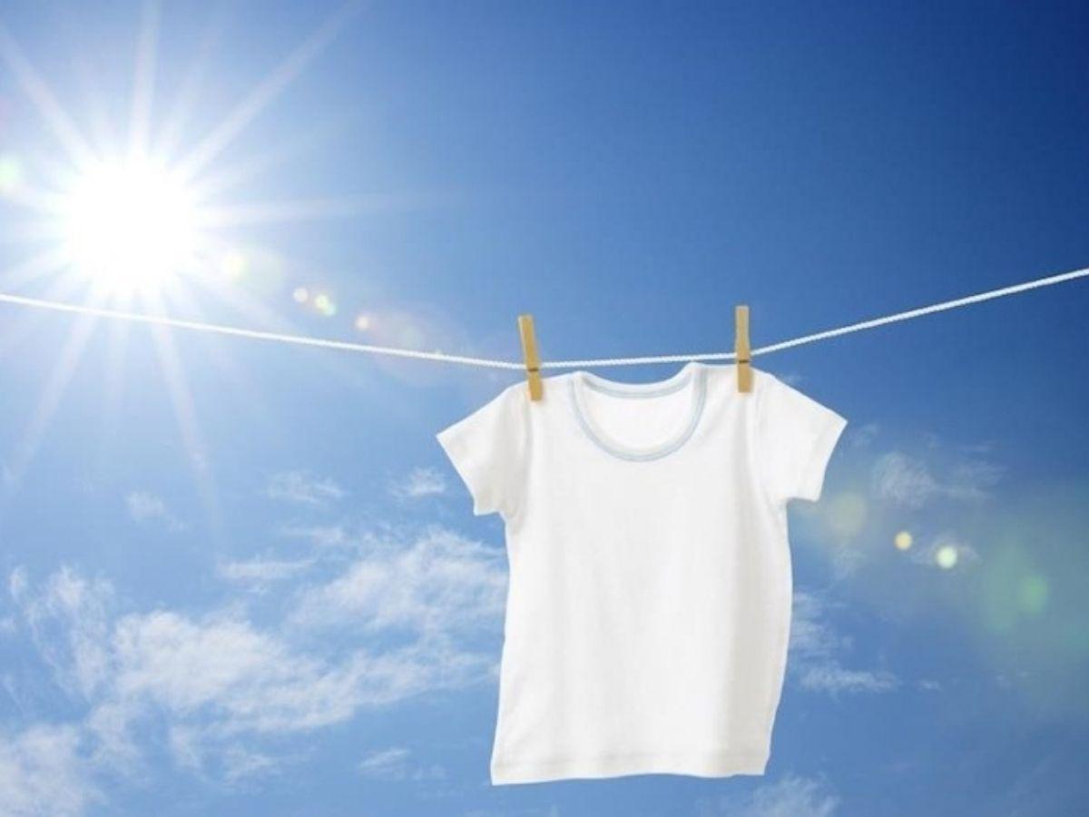 Áo ố vàng do bảo quản sai cách