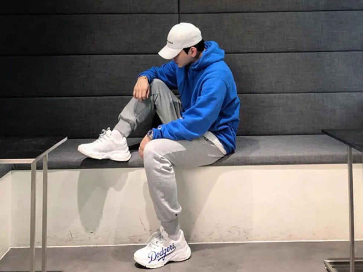 Giầy MLB vô cùng nổi bật khi diện cùng quần jogger và áo hoodie