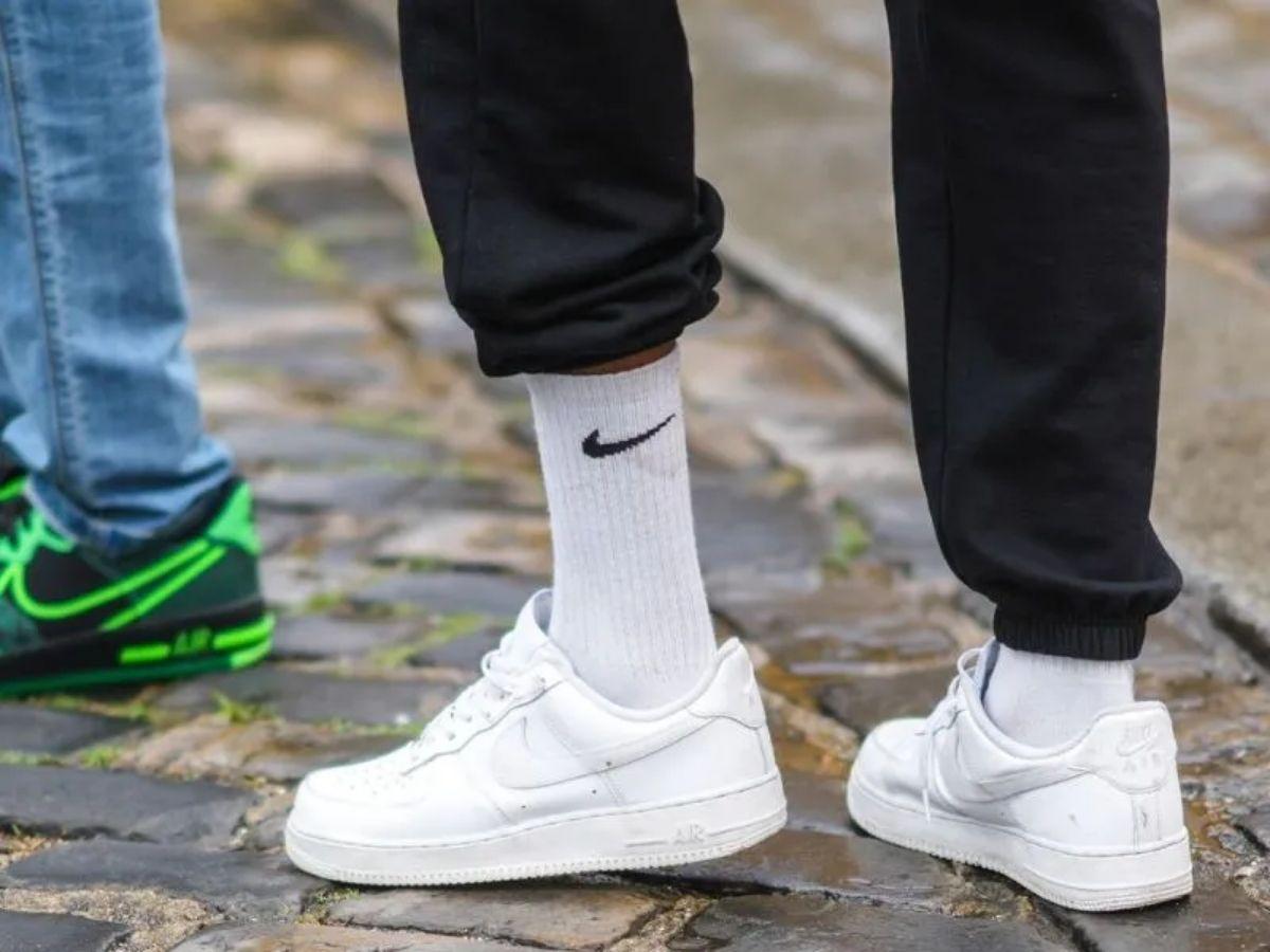 Giày thể thao trắng Nike Air Force năng động, cá tính