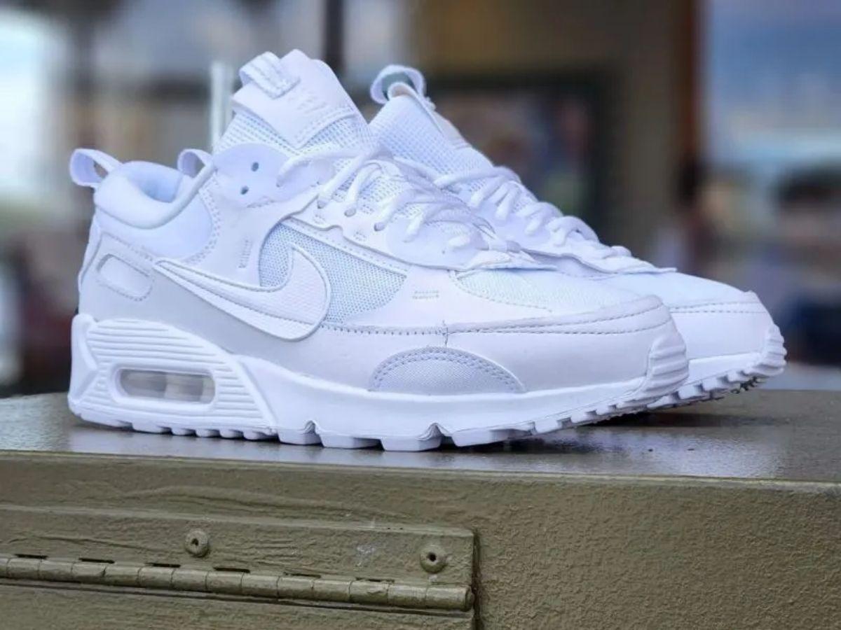 Giày thể thao trắng Nike Air Max 90 phù hợp cho cả nam và nữ