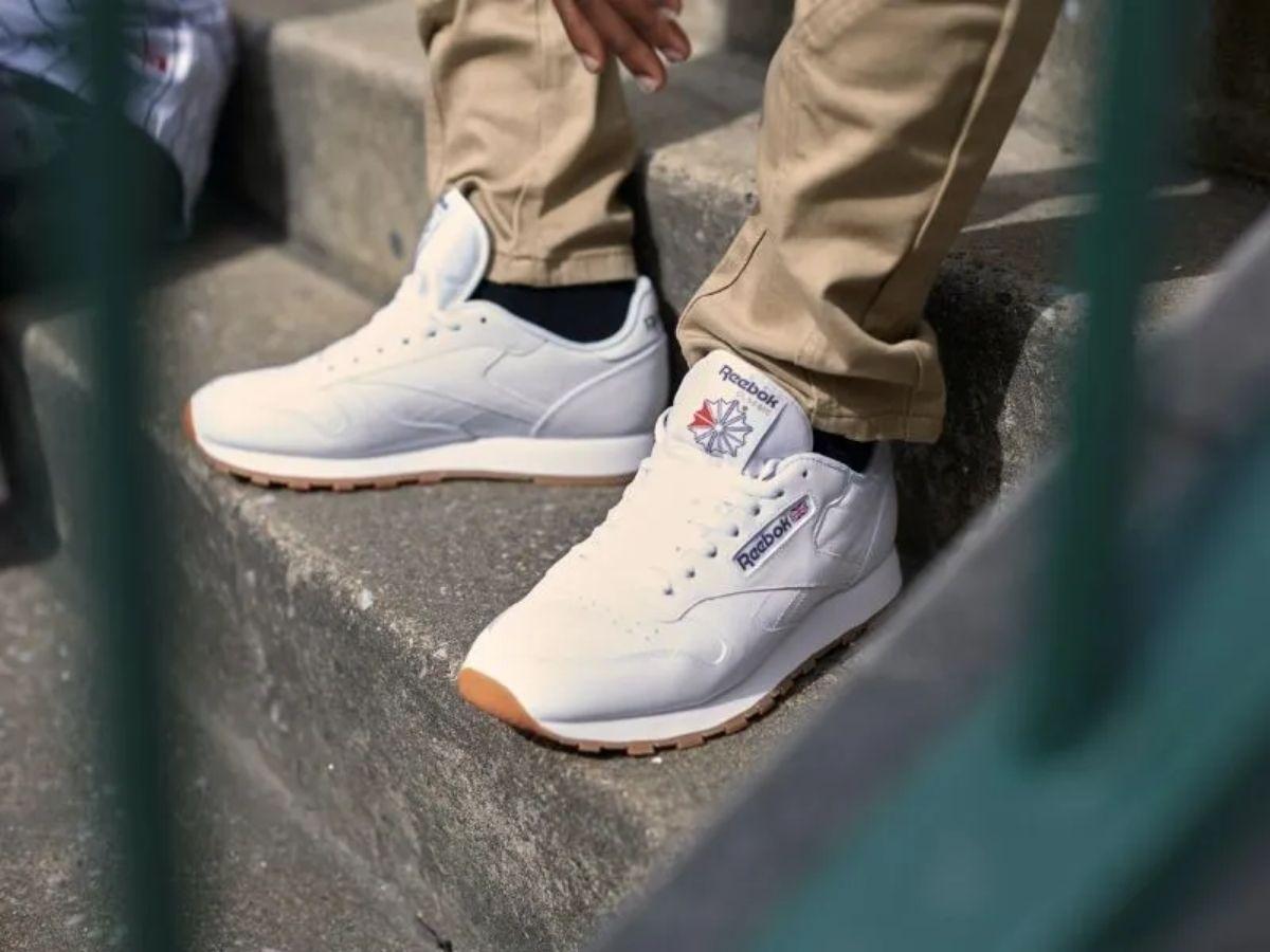 Reebok Classic Leather nổi bật với công nghệ đệm giúp giảm sốc, tăng cường sự êm ái