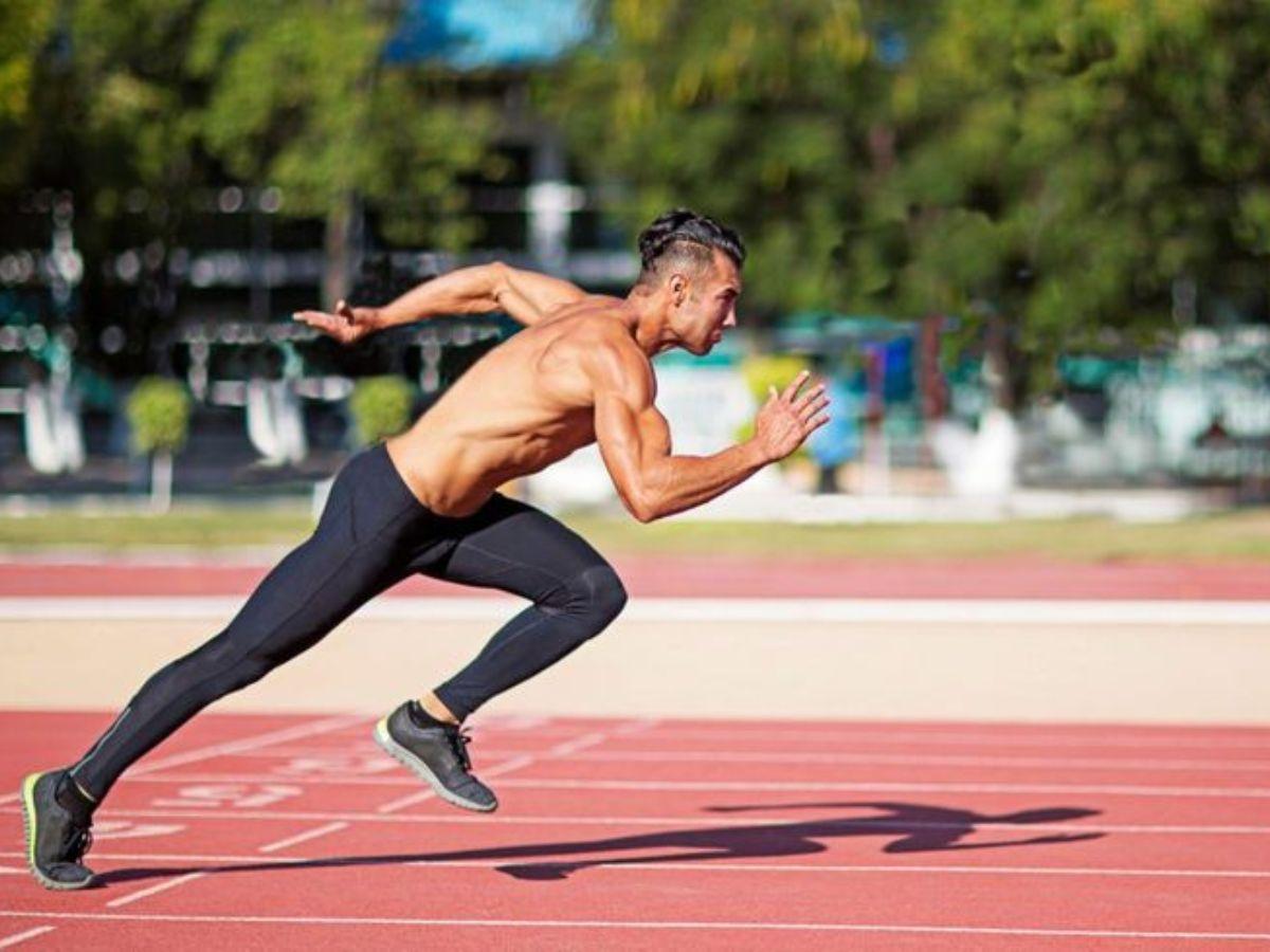 Người chạy lao tăng tốc trong giai đoạn đầu chạy 100m