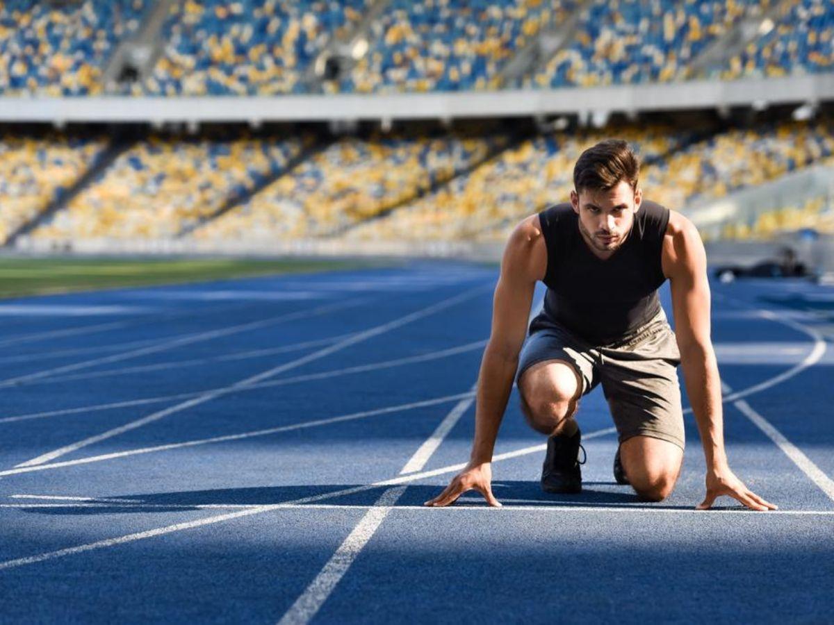 Cú đẩy mạnh mẽ khi xuất phát trong chạy 100m