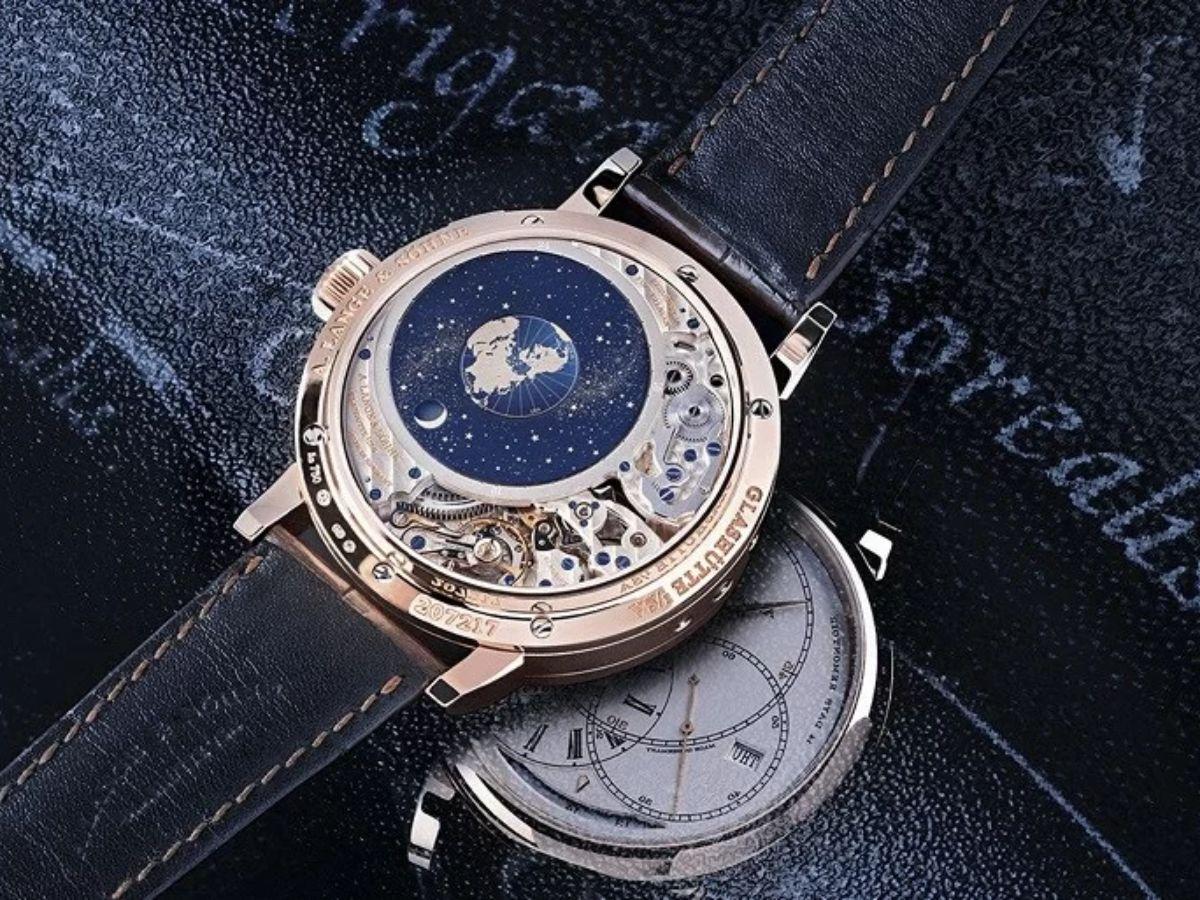 Đồng hồ Moonphase được xem là biểu tượng của sự lãng mạn