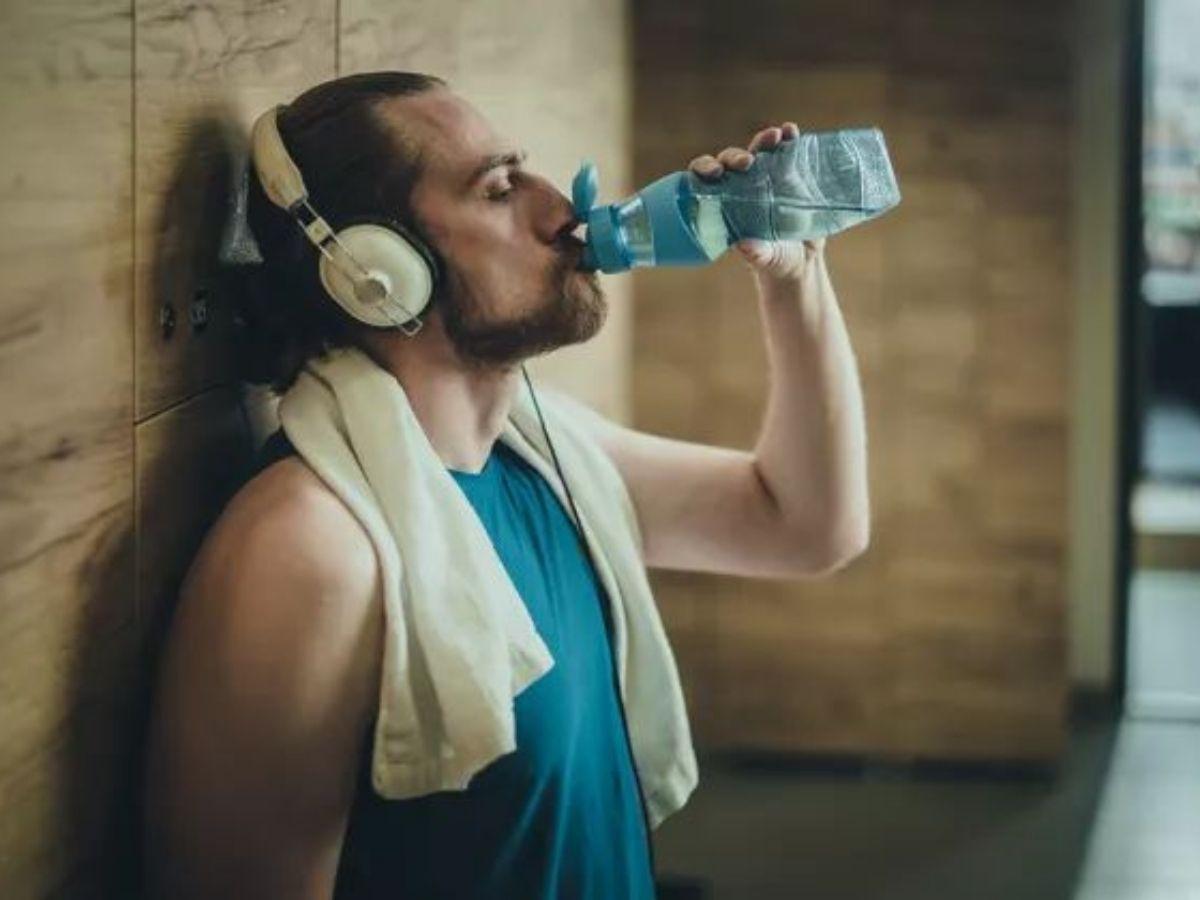 Đừng quên bổ sung nước cho cơ thể khi luyện tập chạy