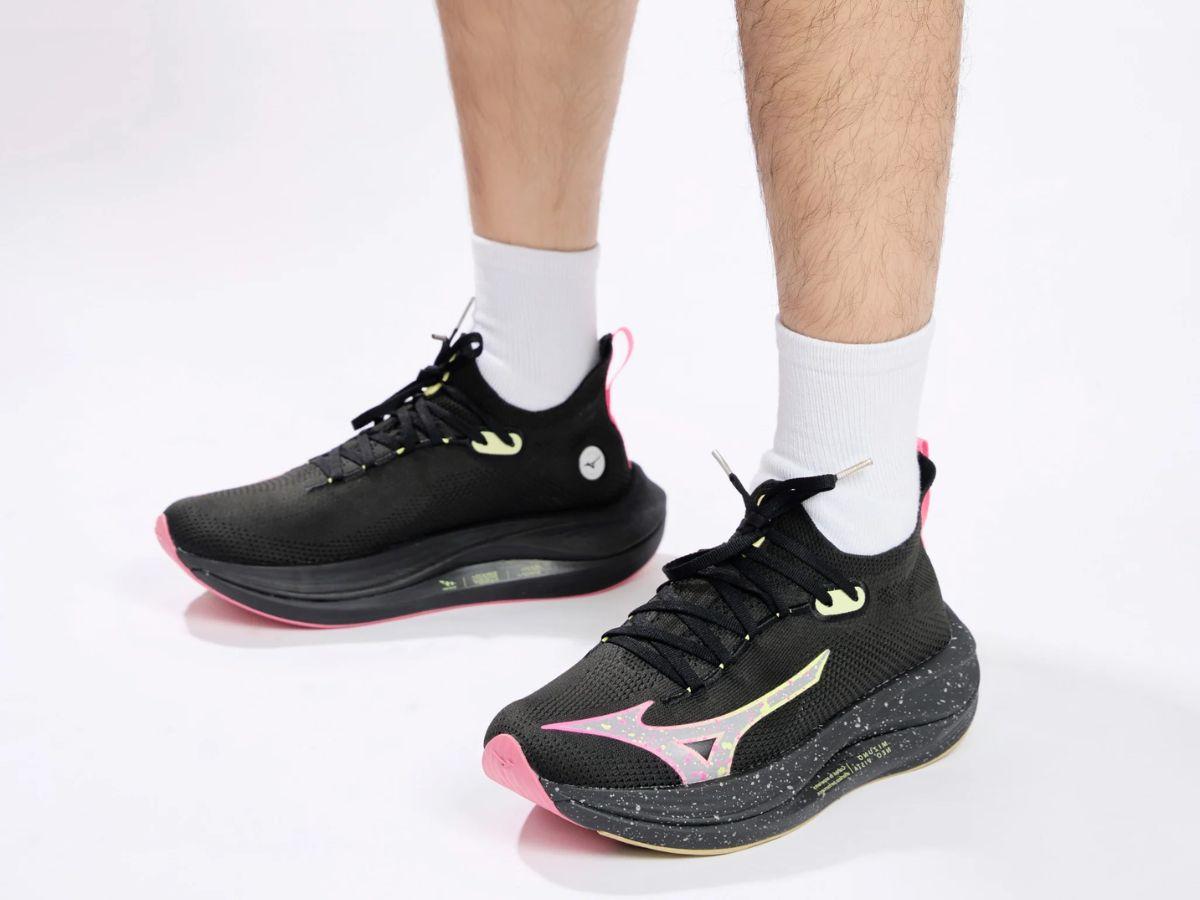 Mizuno, giày chạy bộ êm ái cho mọi địa hình