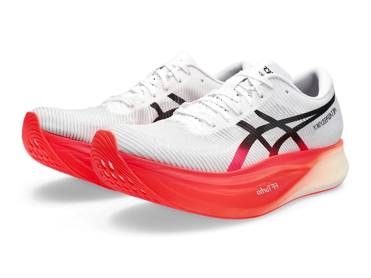 Giày chạy bộ Asics thiết kế thoải mái, bền bỉ