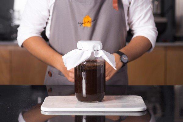 Cold Brew: Bước 3 - Ngâm trong tủ lạnh