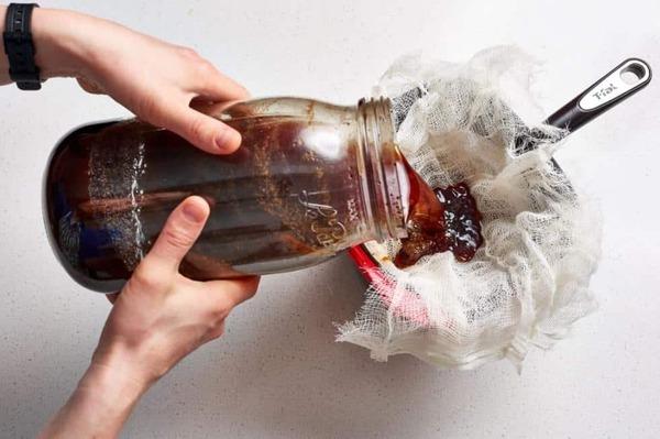 Cold Brew: Bước 4 - Lọc bỏ bã