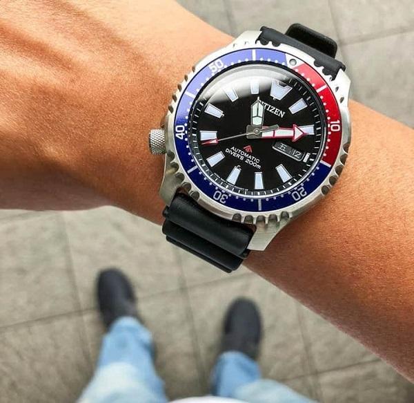 Đồng hồ lặn mang đến vẻ ngoài lịch lãm sang trọng cho các quý ông