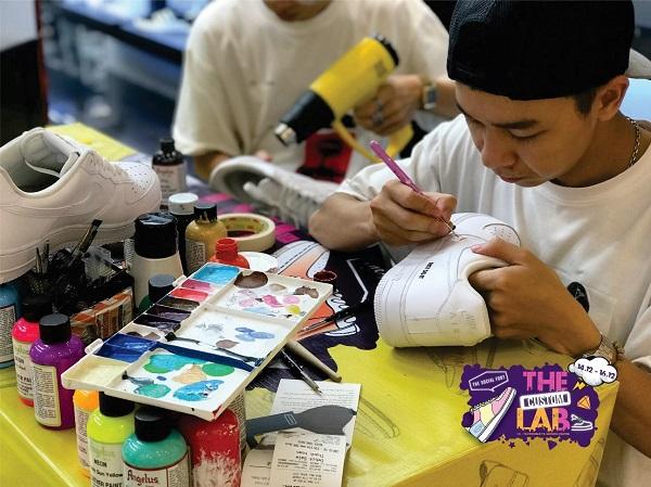 Giá Custom giày là bao nhiêu? Custom giày tại Sài Gòn