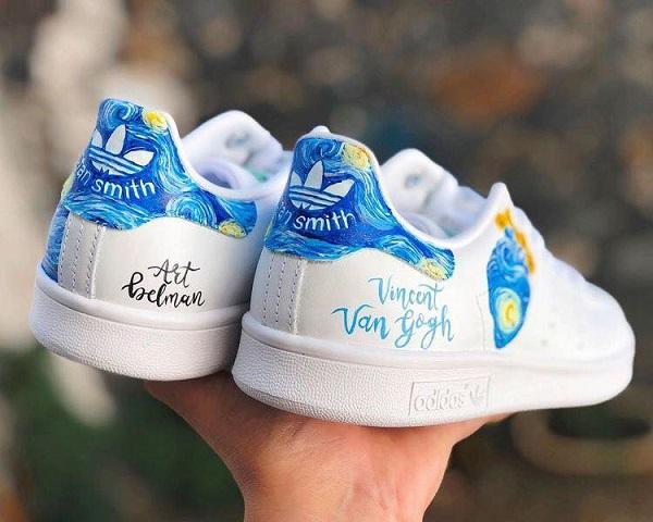 Mẫu giày Adidas Superstar custom họa tiết 'Đêm đầy sao' của Van Gogh