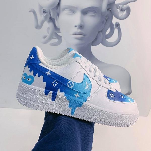Mẫu giày Nike Air Force 1 custom màu xanh dương và họa tiết Louis Vuitton của PAM