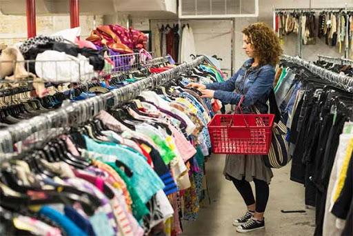 Khám phá nhiều phong cách thời trang tại Thrift Shop.