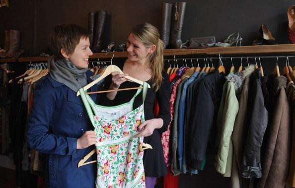 Lựa chọn trang phục phù hợp với vóc dáng.