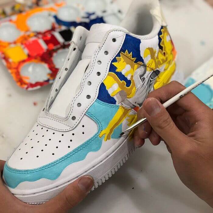 Chi phí custom giày