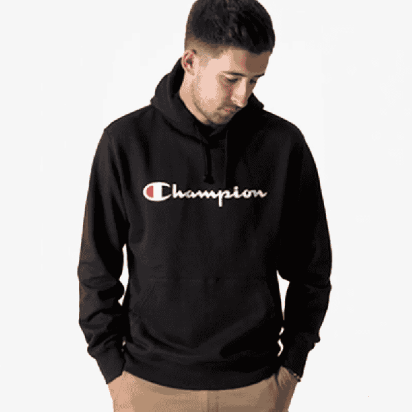 Áo hoodie Champion cũng rất được săn đón trên sàn thương mại điện tử quốc dân