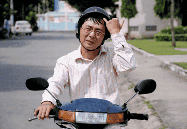 Có nhiều nguyên nhân dẫn đến việc xẹp tóc khi đội mũ bảo hiểm