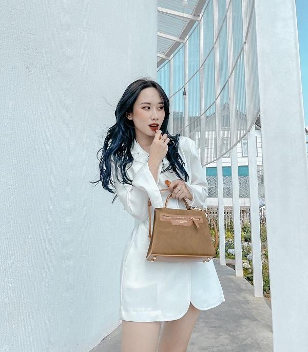 tiểu sử hương witch schannel