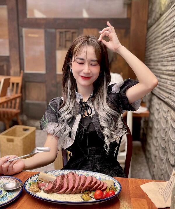hương witch schannel là ai