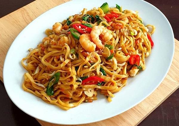 Mì xào hải sản