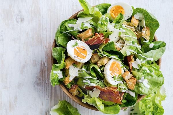 Salad với thịt gà