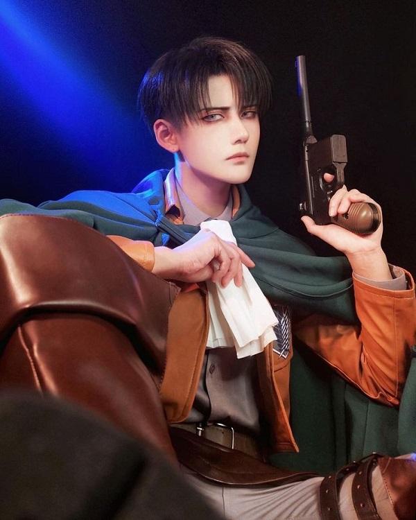Cosplay Levi Ackerman mạnh mẽ và cá tính