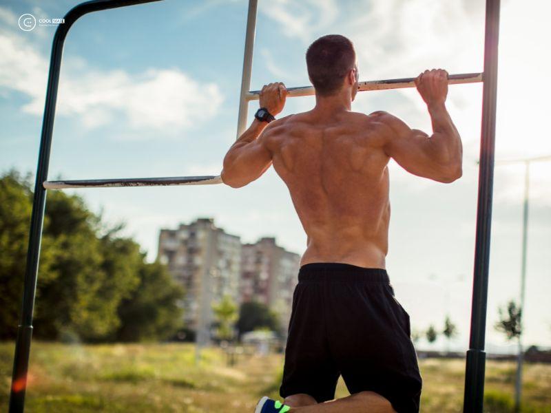 20-bai-tap-giup-chang-mac-ao-thun-dep-thu-hut-moi-anh-nhin-2225