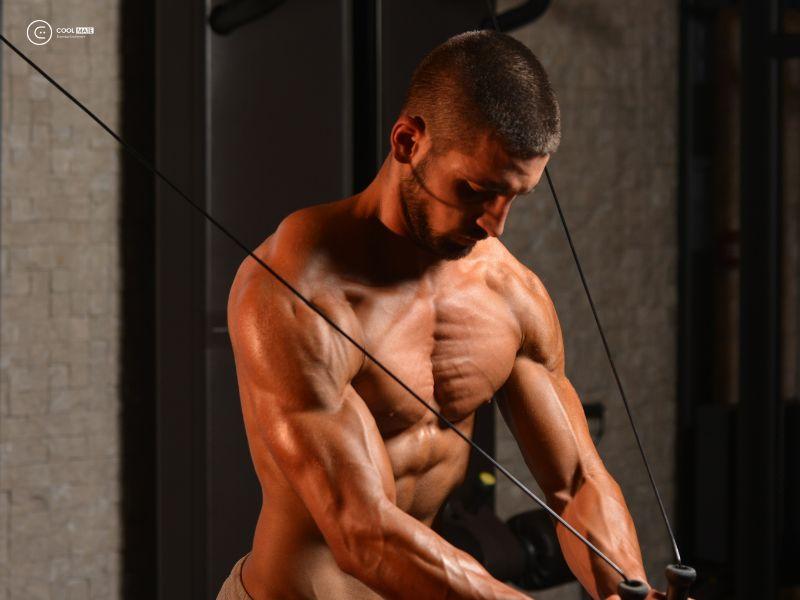 20-bai-tap-giup-chang-mac-ao-thun-dep-thu-hut-moi-anh-nhin-2225