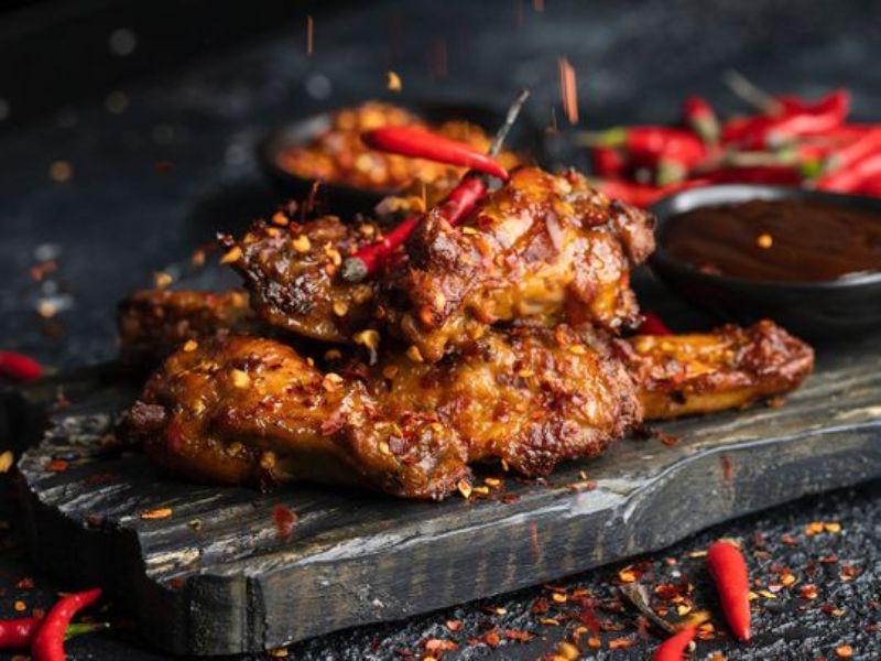 Da mụn không nên ăn gì? Da mụn không nên ăn đồ cay nóng