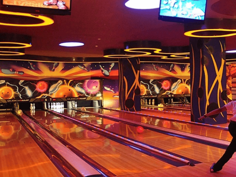Heroworld Bowling Royal City vô cùng rộng rãi
