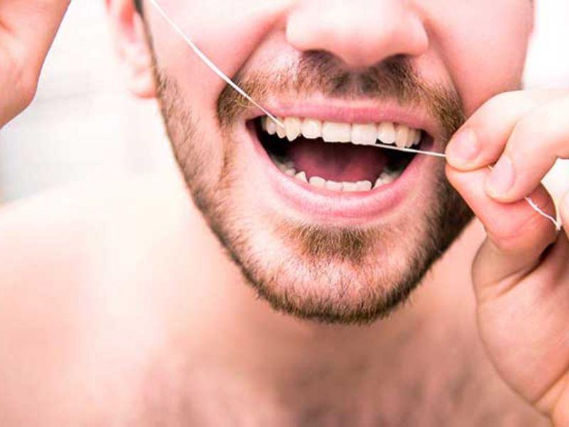 Sử dụng chỉ nha khoa để kiểm tra hôi miệng
