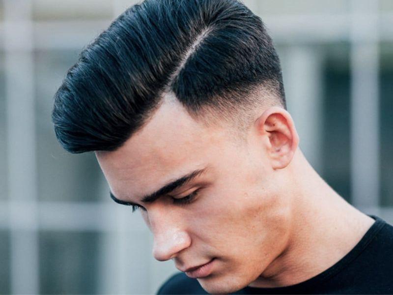 Bạn có thể kết hợp tóc Caesar cùng trang phục hầm hố, đơn giản hoặc cả lịch lãm