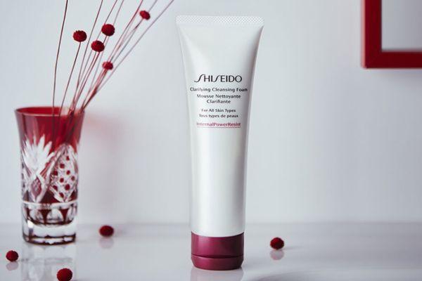 Sữa rửa mặt tốt nhất hiện nay Shiseido sẽ dành cho các làn da khô, nhiều dầu, mụn 
