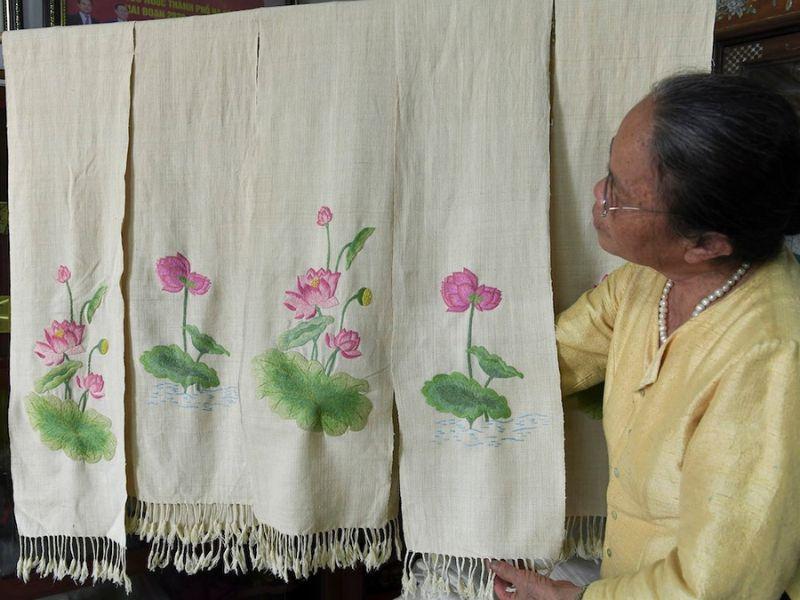 Vải lụa tơ sen là loại vải đắt đỏ trên thị trường với những tính chất được ưa thích.